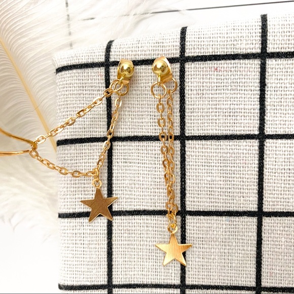 Unique Design//Boutique Star ⭐️ Earrings - Picture 3 of 6